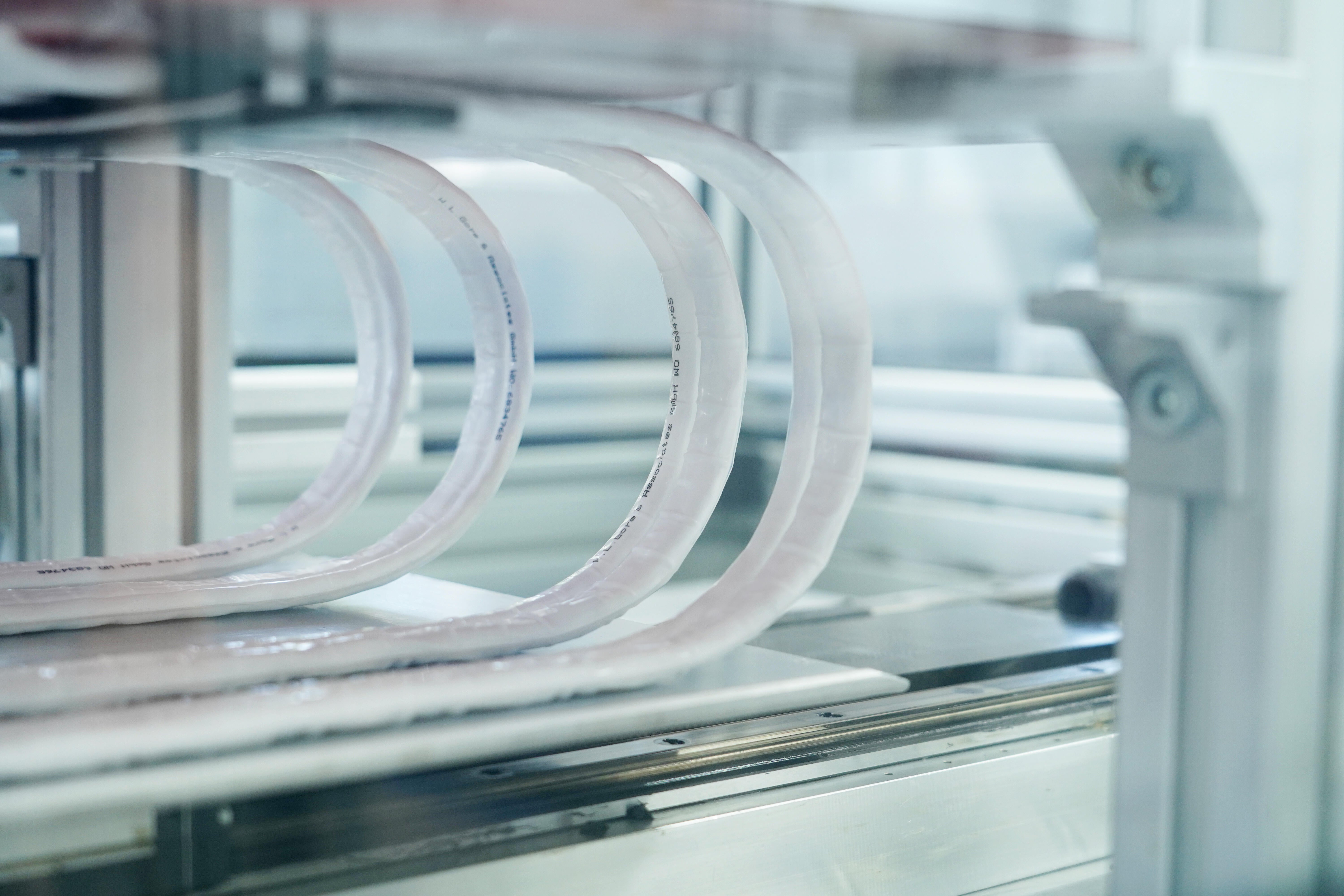 ゴアの半導体露光装置向け高クリーン屈曲ケーブル